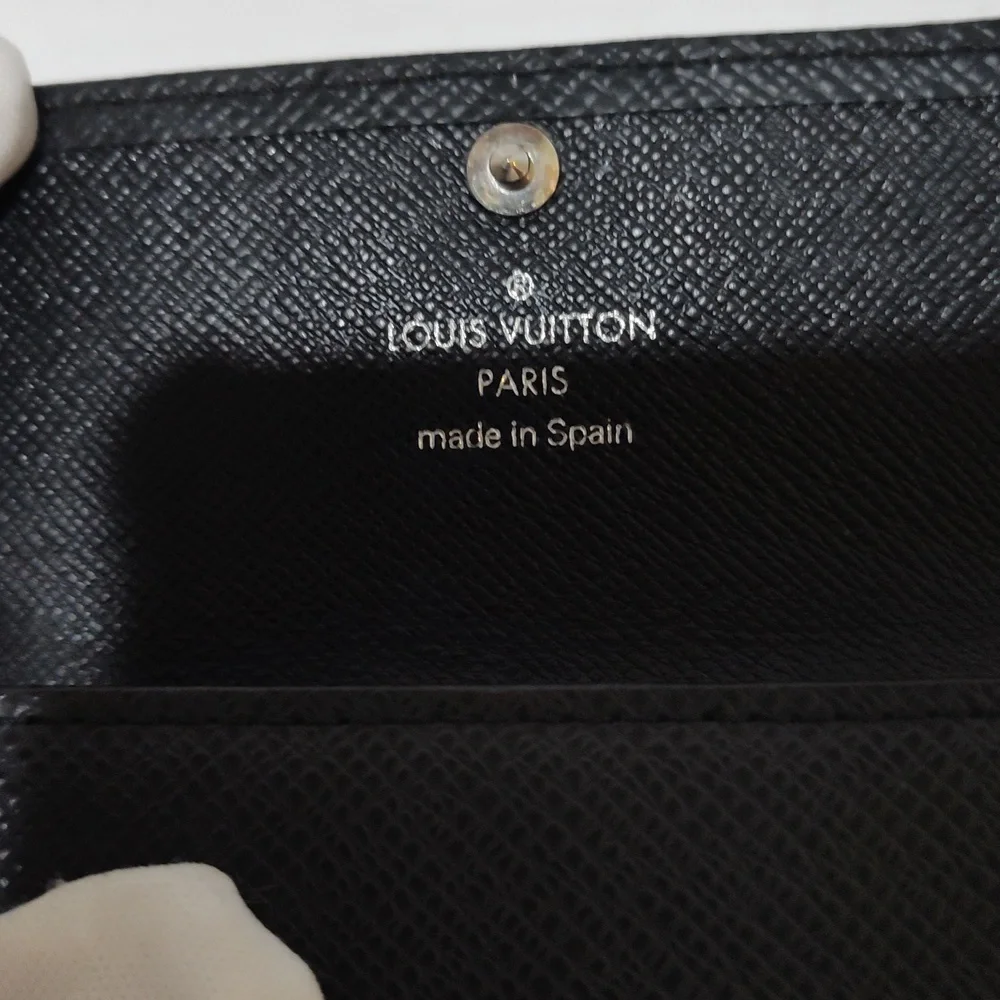 Louis Vuitton Black Textured Key Holder - Picture 4 of 6